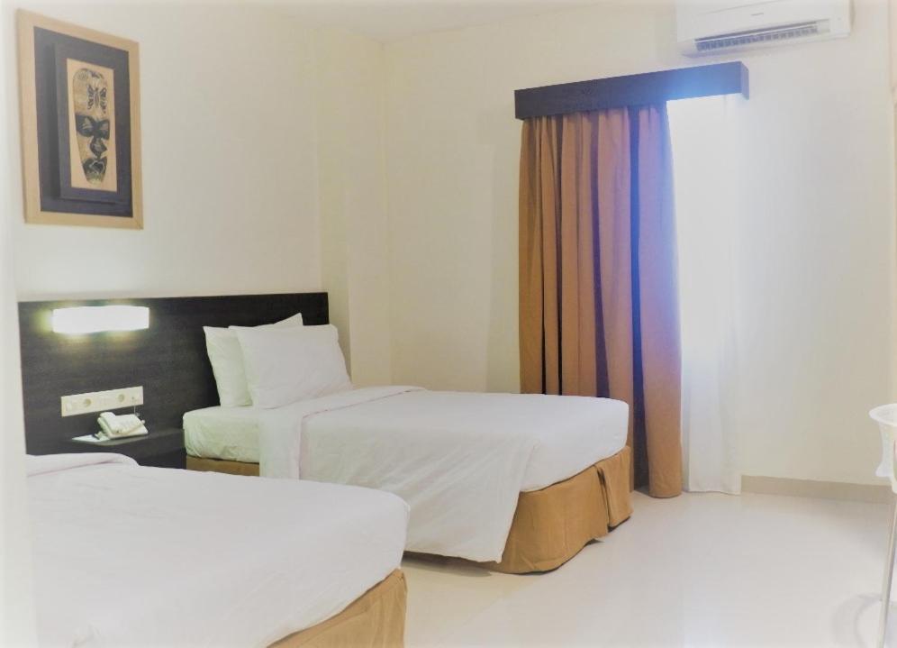 The Waigo Hotel Sorong Buitenkant foto