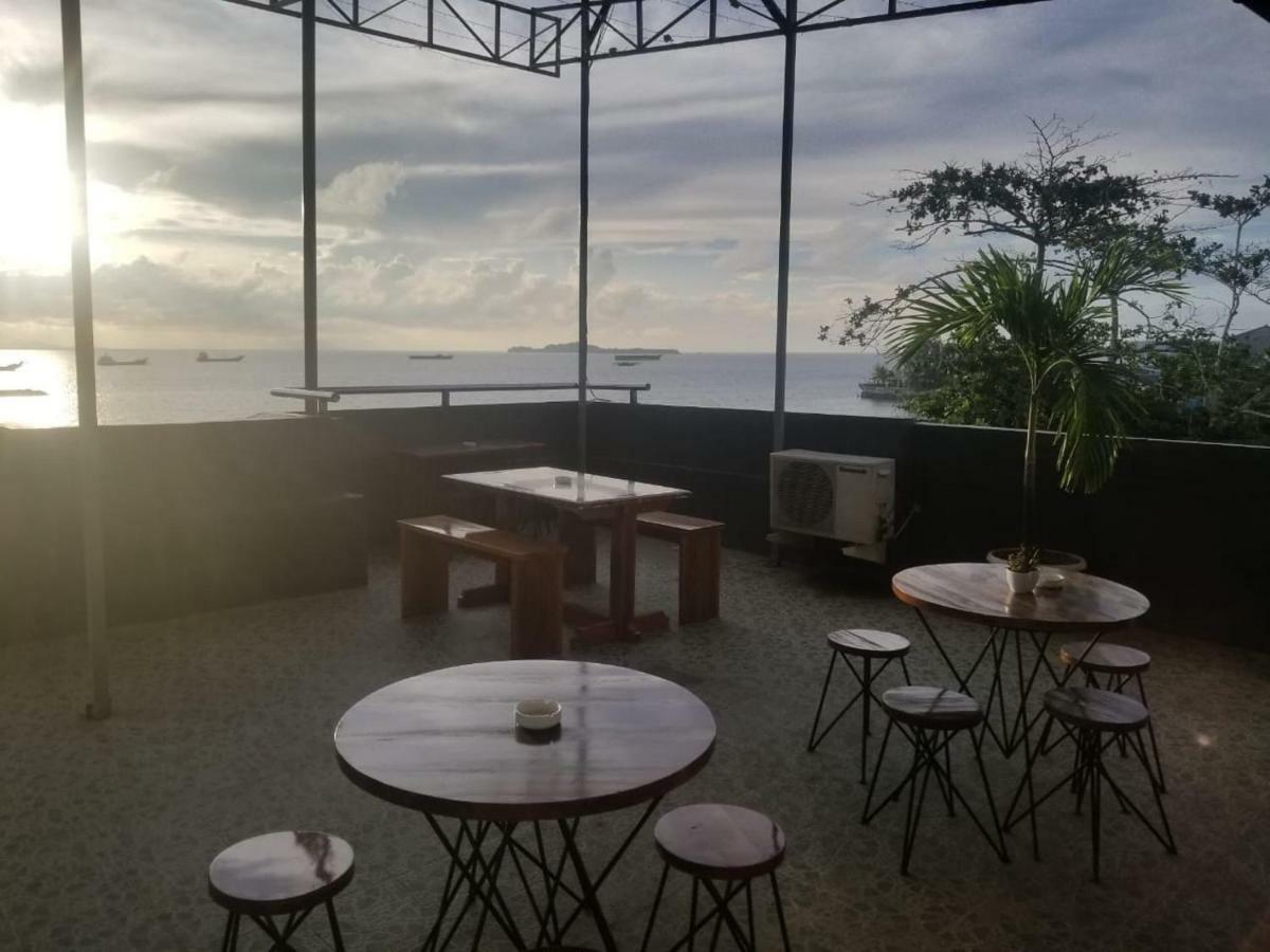 The Waigo Hotel Sorong Buitenkant foto
